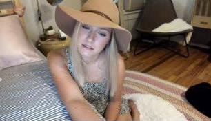 texasthicc – cute blonde shows her nice ass – 09_12_2019